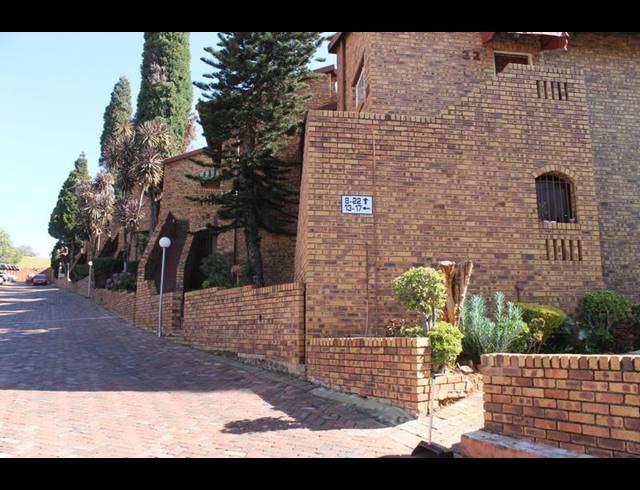 2 BEDROOM TOWNHOUSE FOR SALE IN BRUMA